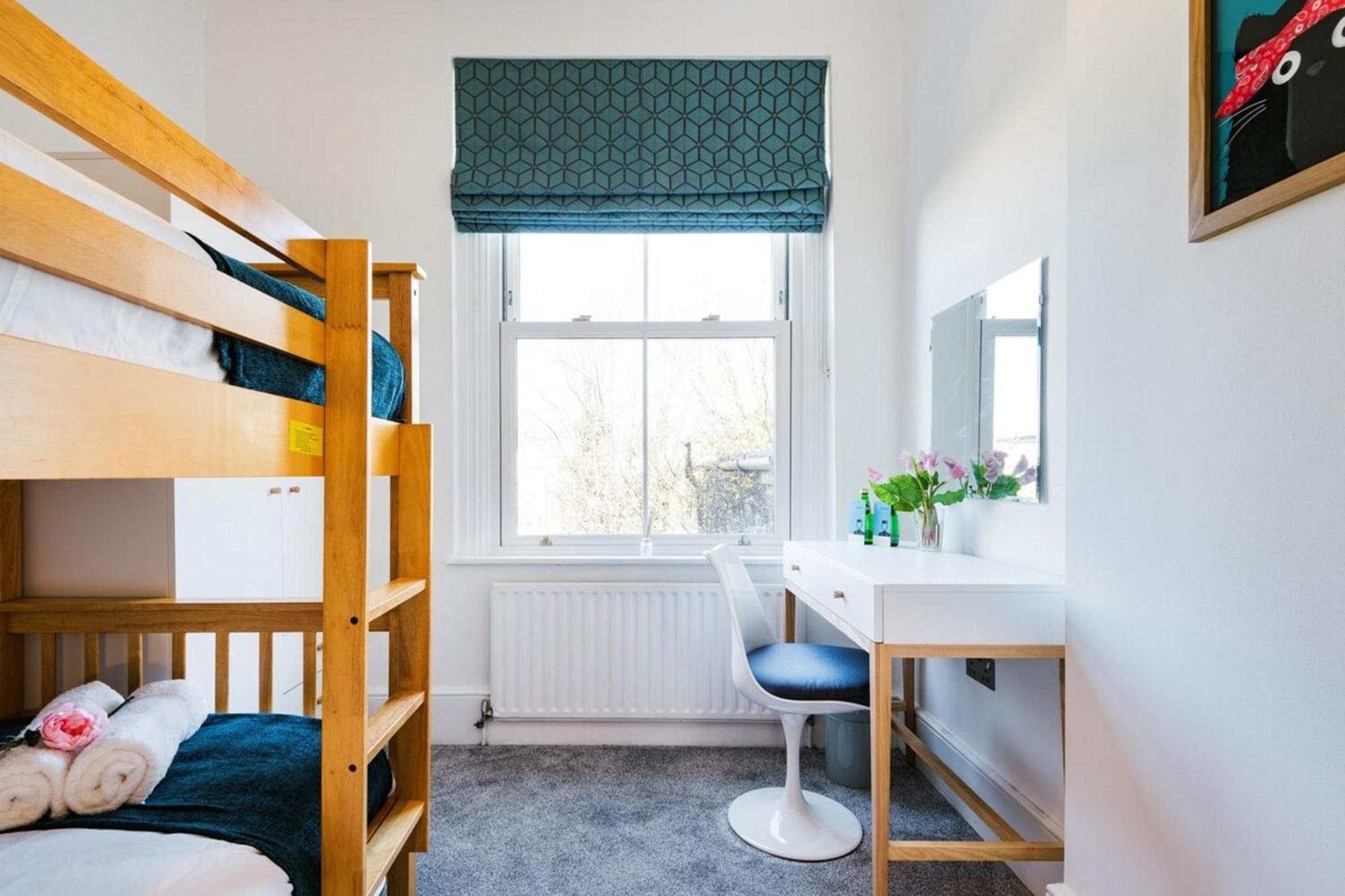 Апартаменты Bright And Modern Earls Court Gem *